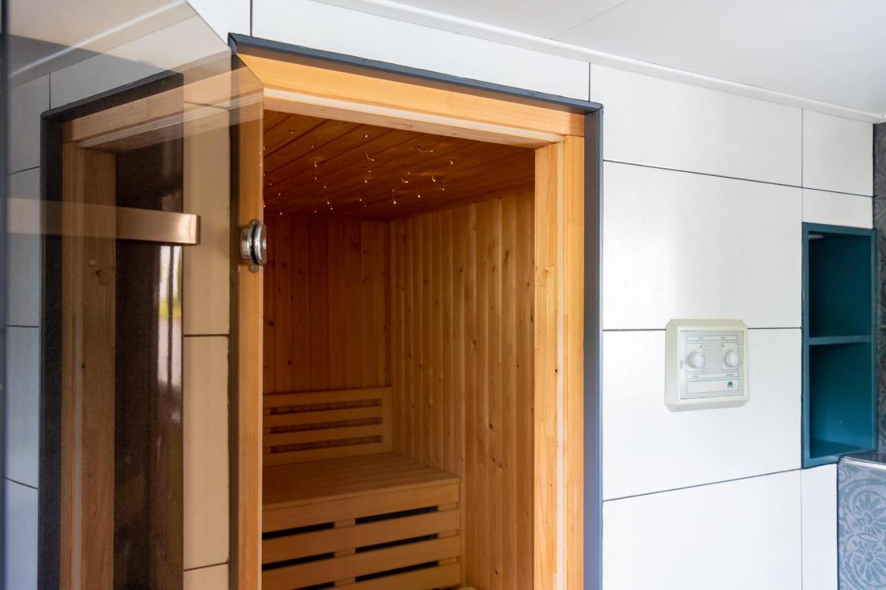 Aangenaam Op De Rijn, Woonboot, Inclusief Prive Sauna อัลเพน อาน เดน ไรจ์น ภายนอก รูปภาพ