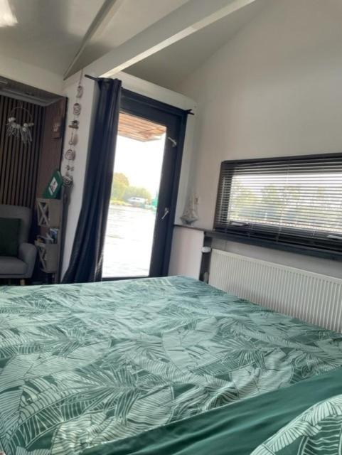 Aangenaam Op De Rijn, Woonboot, Inclusief Prive Sauna อัลเพน อาน เดน ไรจ์น ภายนอก รูปภาพ