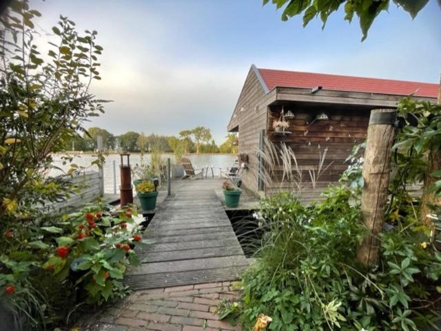 Aangenaam Op De Rijn, Woonboot, Inclusief Prive Sauna อัลเพน อาน เดน ไรจ์น ภายนอก รูปภาพ