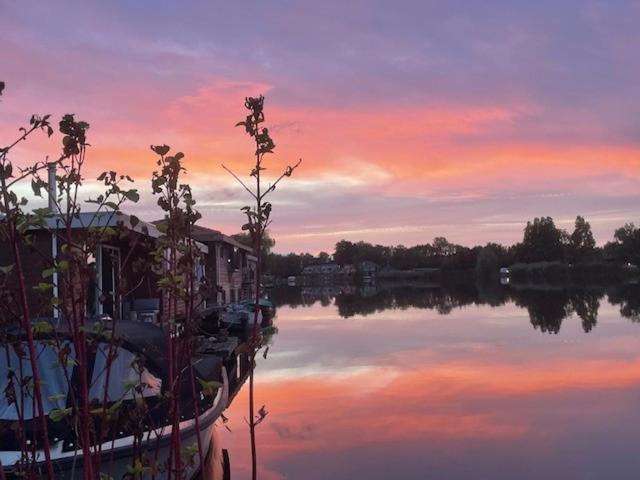 Aangenaam Op De Rijn, Woonboot, Inclusief Prive Sauna อัลเพน อาน เดน ไรจ์น ภายนอก รูปภาพ