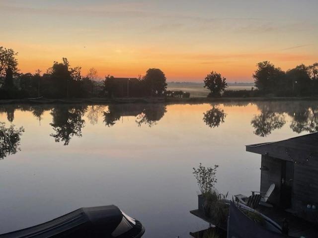 Aangenaam Op De Rijn, Woonboot, Inclusief Prive Sauna อัลเพน อาน เดน ไรจ์น ภายนอก รูปภาพ