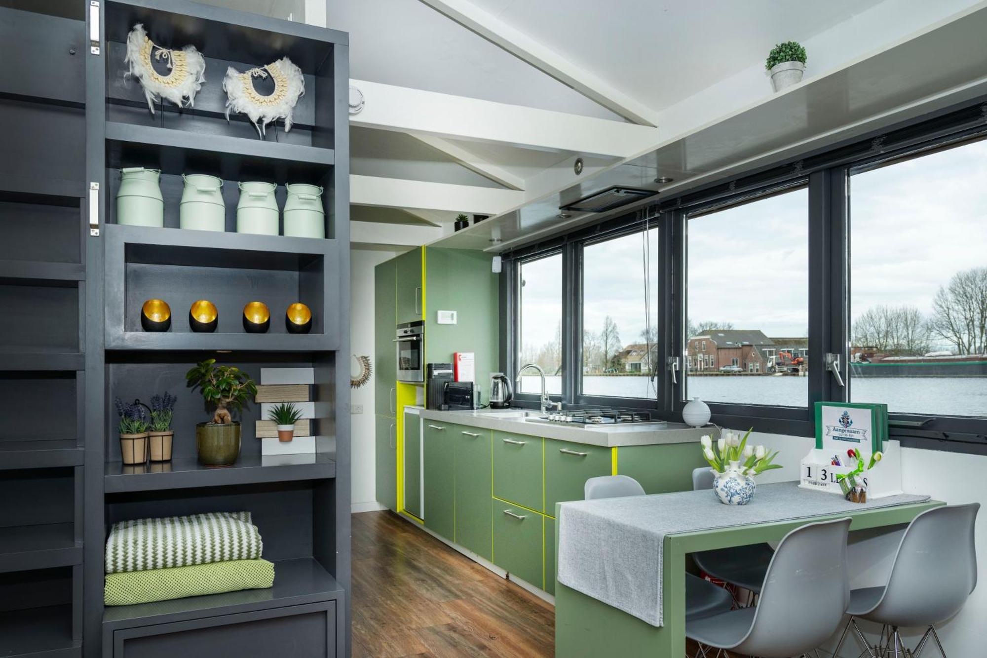 Aangenaam Op De Rijn, Woonboot, Inclusief Prive Sauna อัลเพน อาน เดน ไรจ์น ภายนอก รูปภาพ